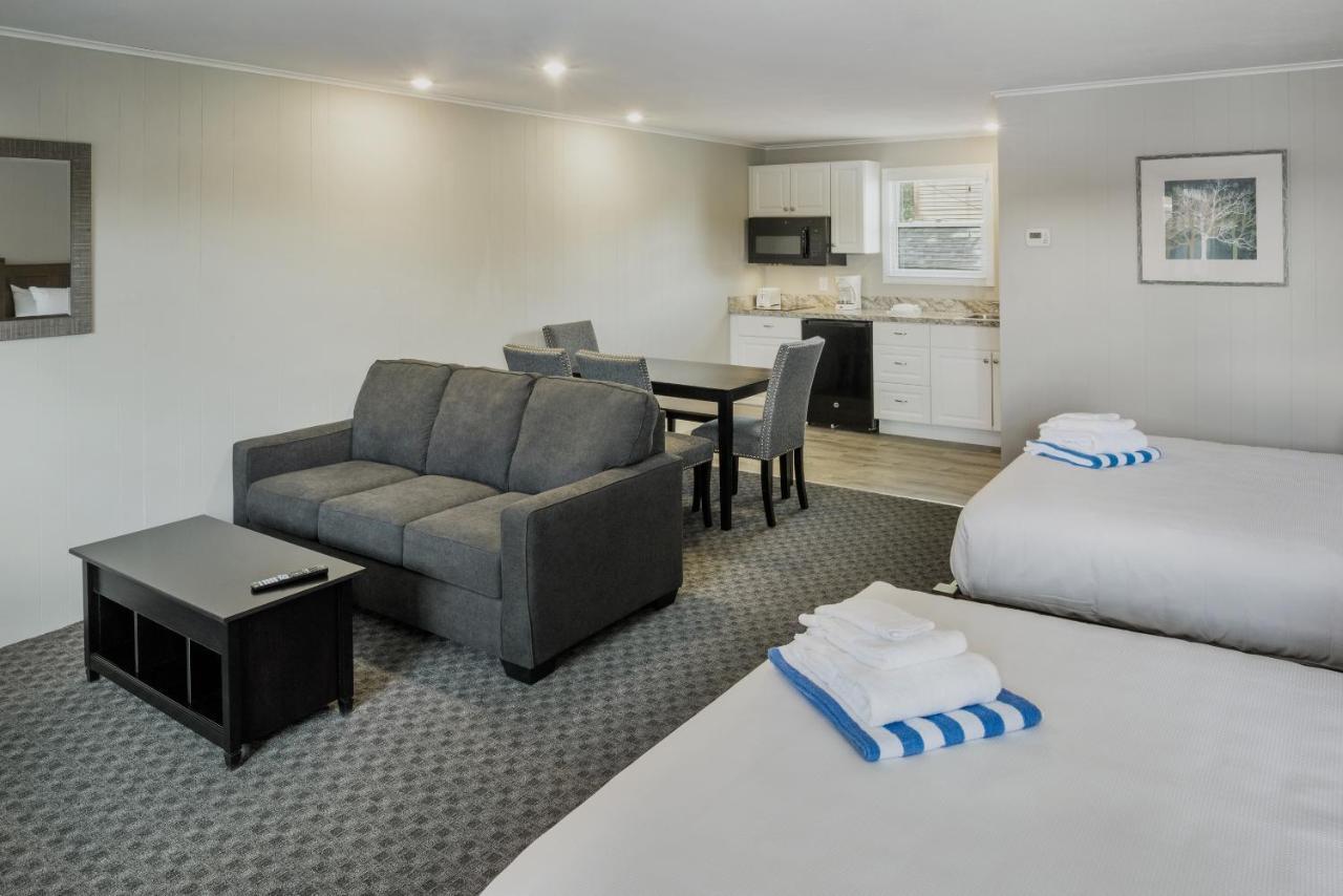 | Center Harbor Inn