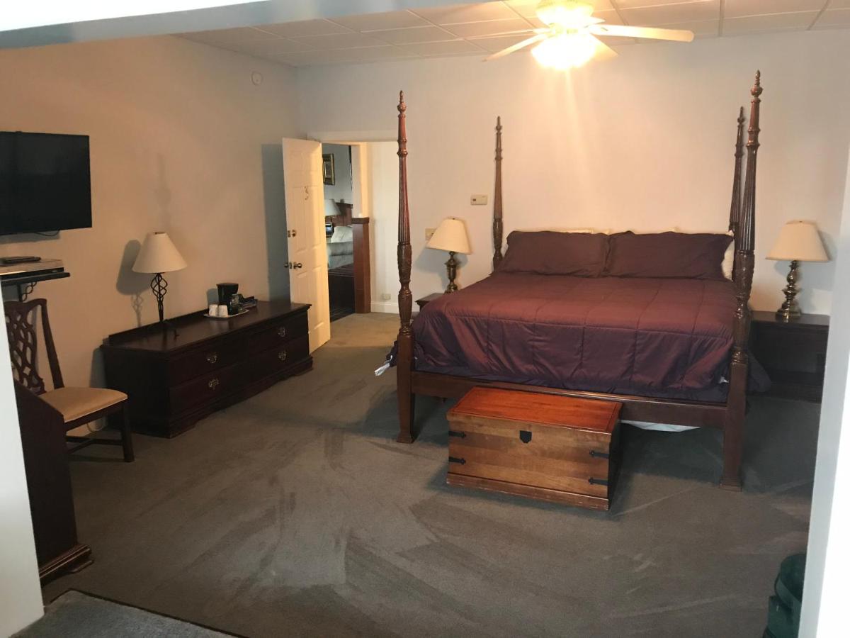 | Longhouse Manor B&B