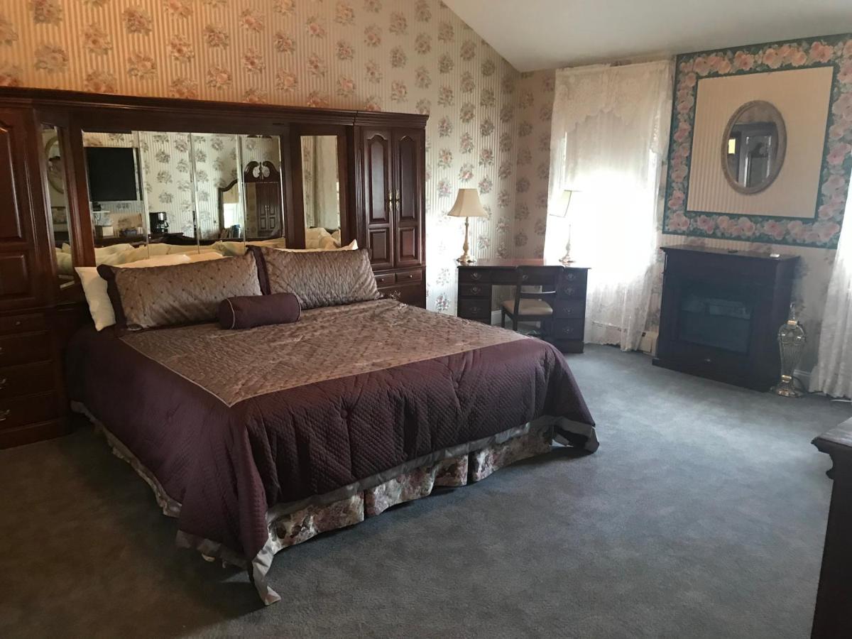 | Longhouse Manor B&B