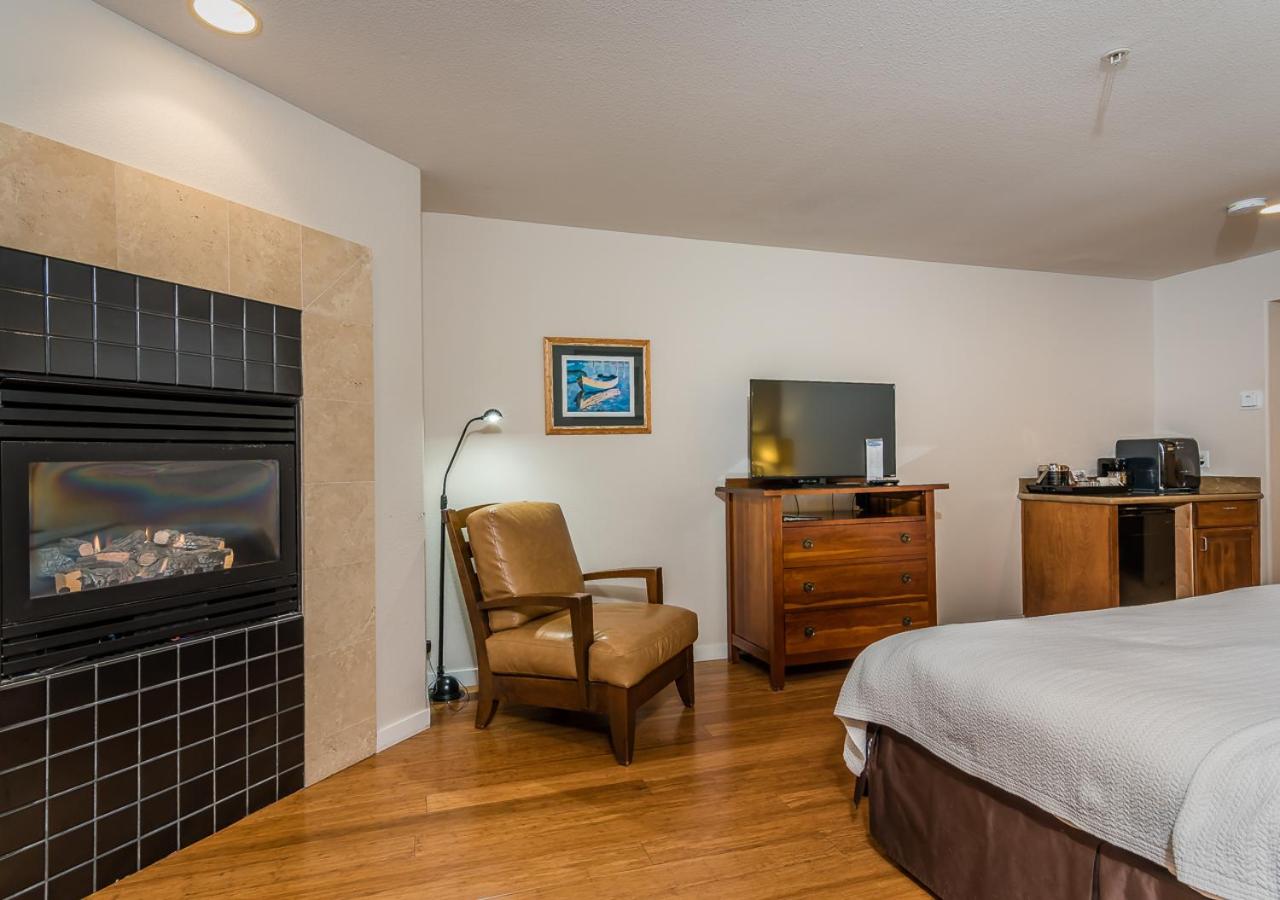 | Little Sur Inn