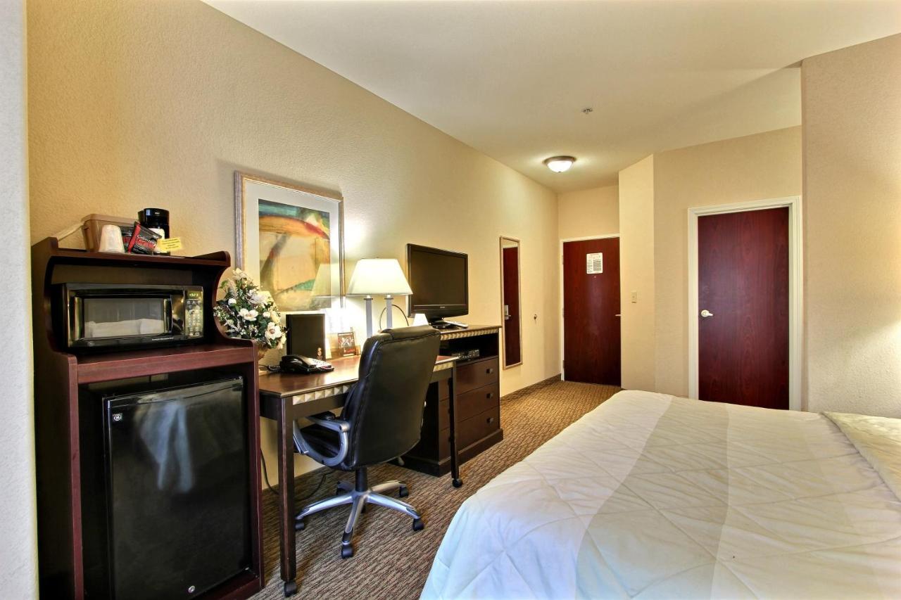 | Magnolia Inn and Suites Pooler