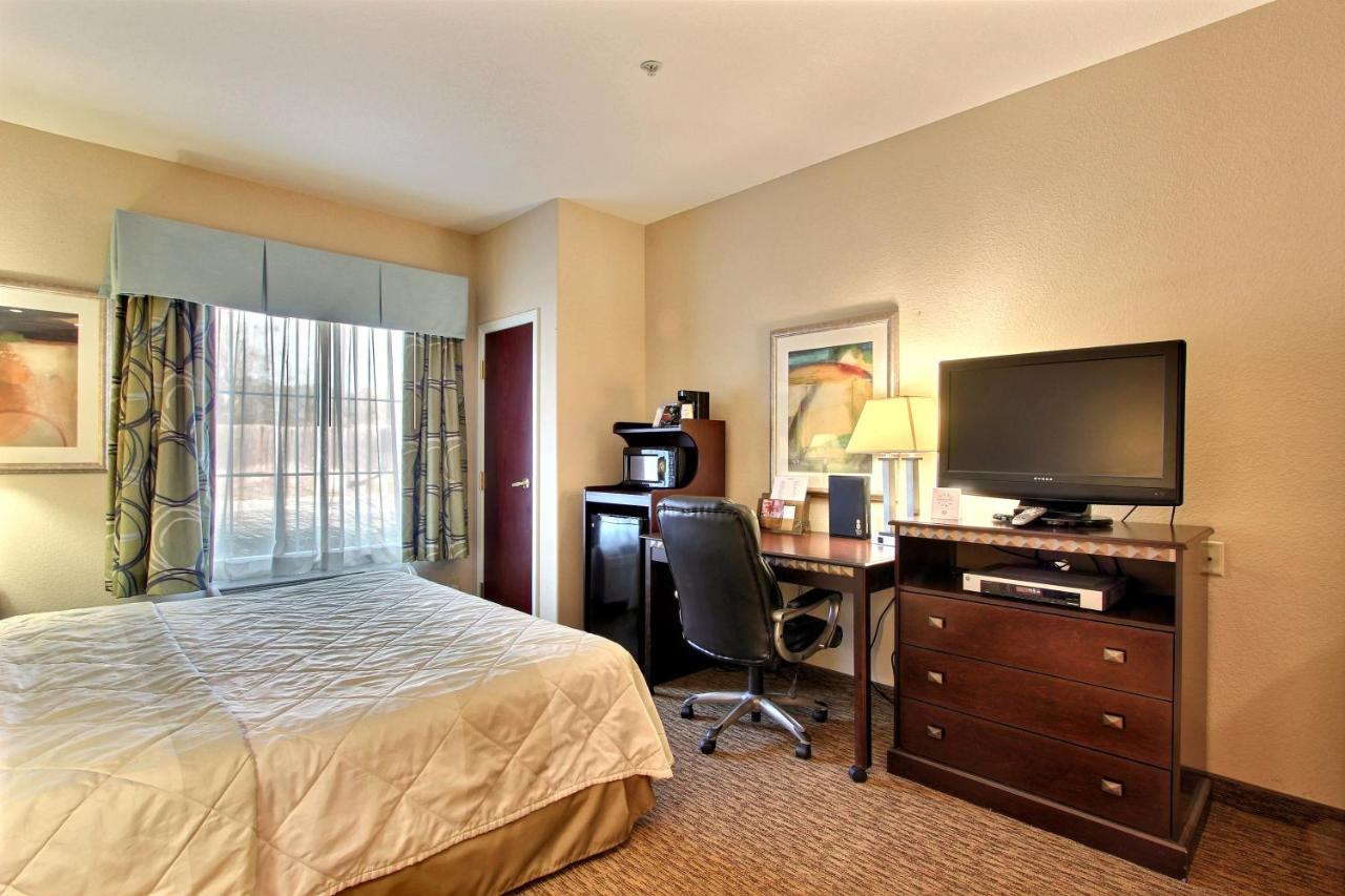 | Magnolia Inn and Suites Pooler