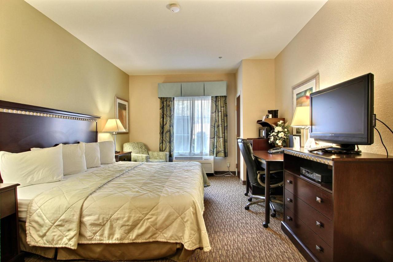 | Magnolia Inn and Suites Pooler