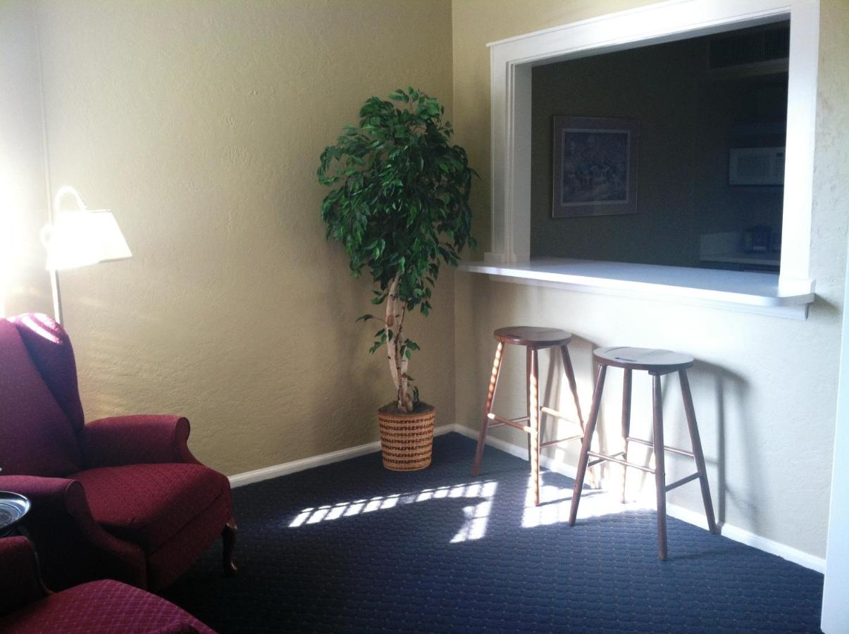 King Studio at Senate Luxury Suites