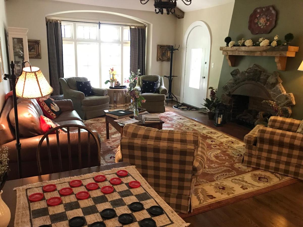| Chanticleer Inn Bed & Breakfast