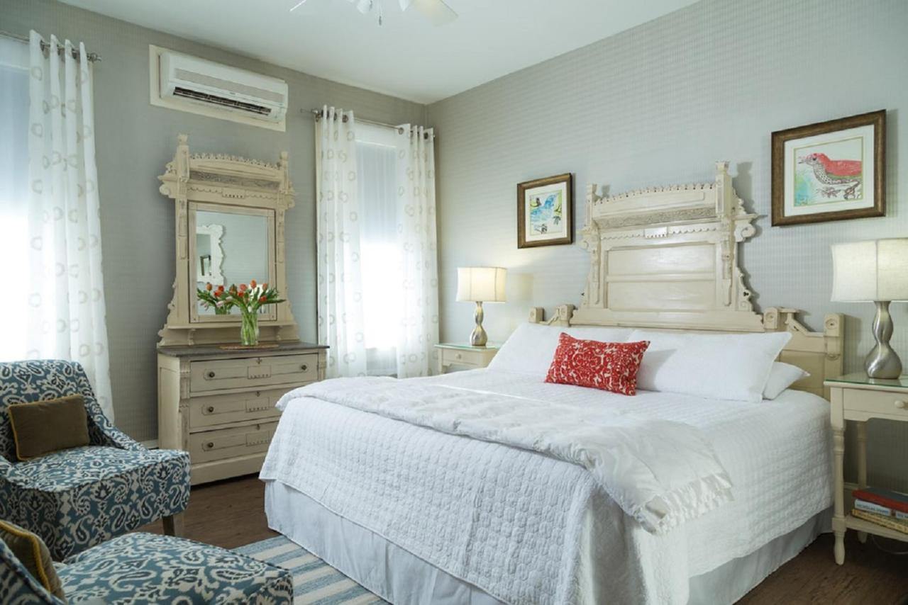  | The Carroll Villa Hotel