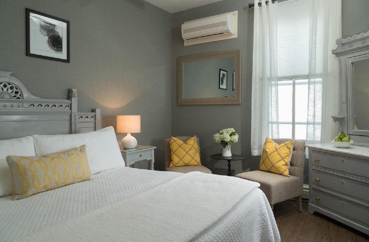  | The Carroll Villa Hotel