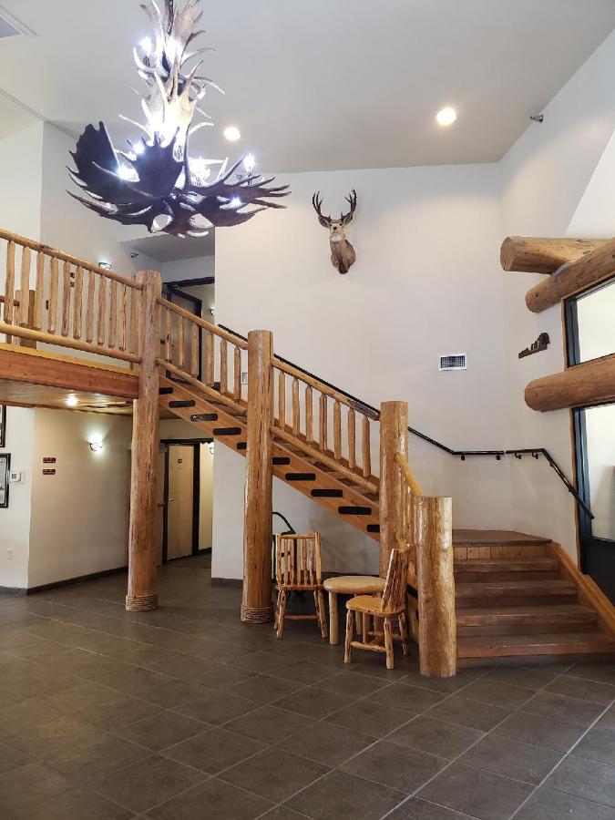 | Cody Legacy Inn & Suites