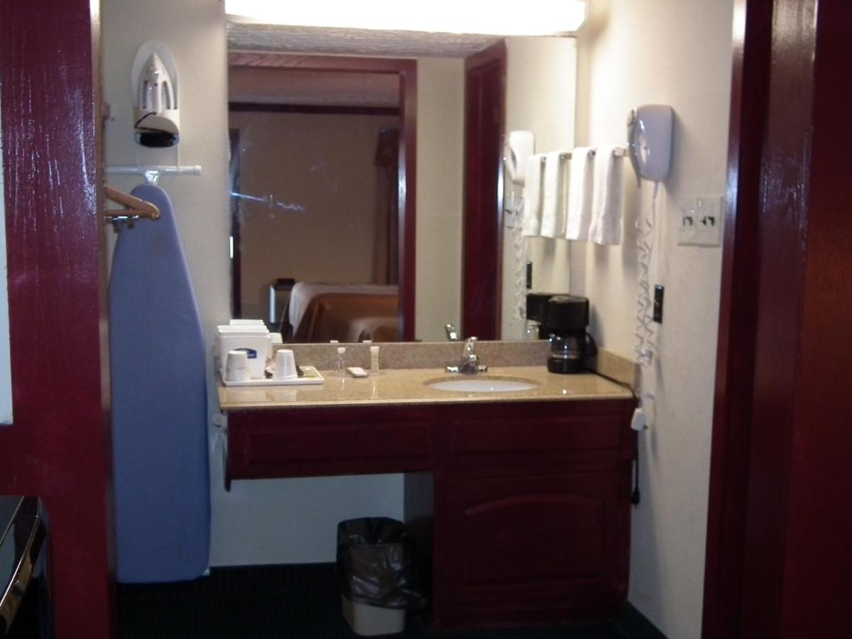  | Howard Johnson by Wyndham San Marcos