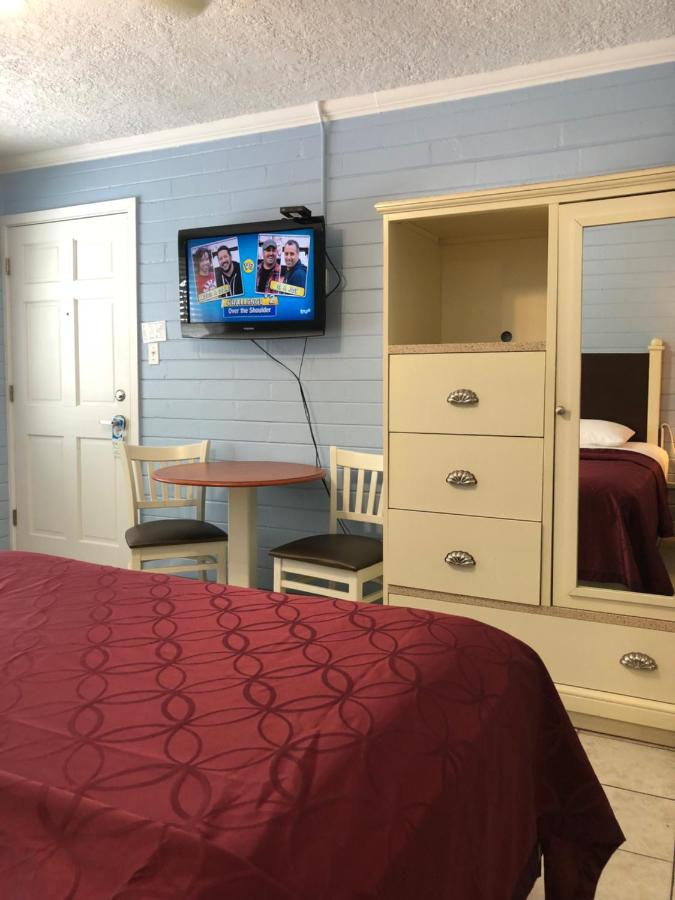 | Lakeside Inn and Cafe