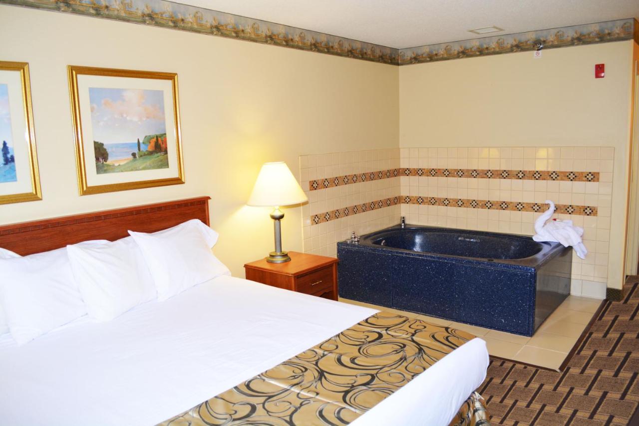 King Studio Suite - Non-Smoking at Baymont by Wyndham Waterford/Burlington WI