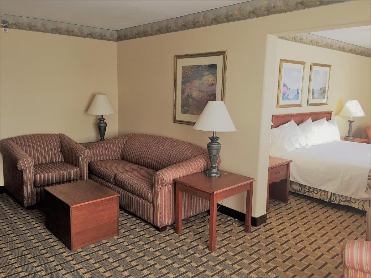 Deluxe King Room - Non-Smoking at Baymont by Wyndham Waterford/Burlington WI