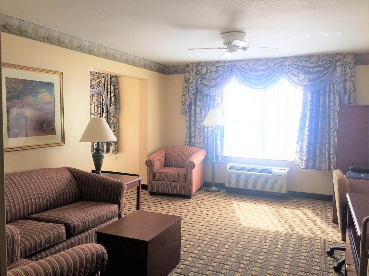 Deluxe King Room - Non-Smoking at Baymont by Wyndham Waterford/Burlington WI