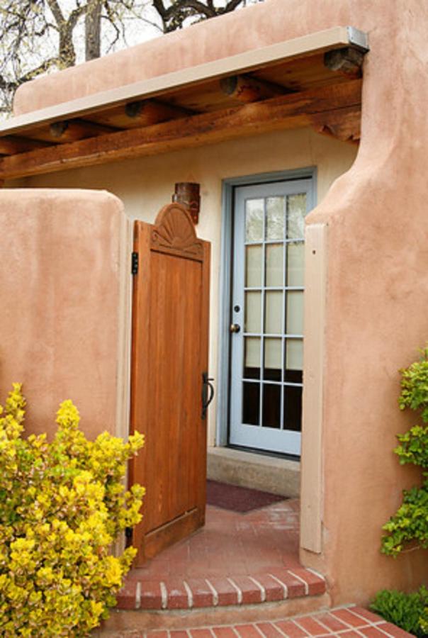 | El Farolito B&B Inn