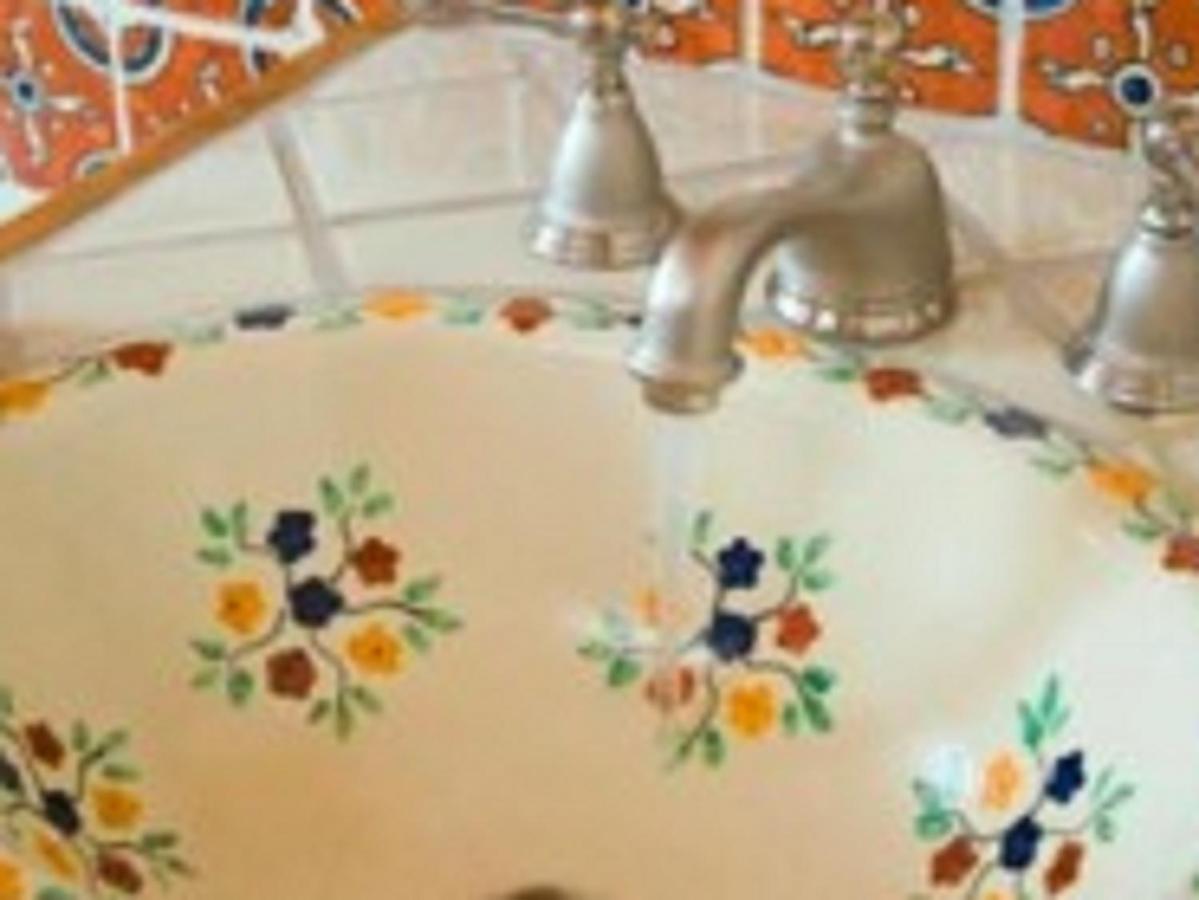 | El Farolito B&B Inn