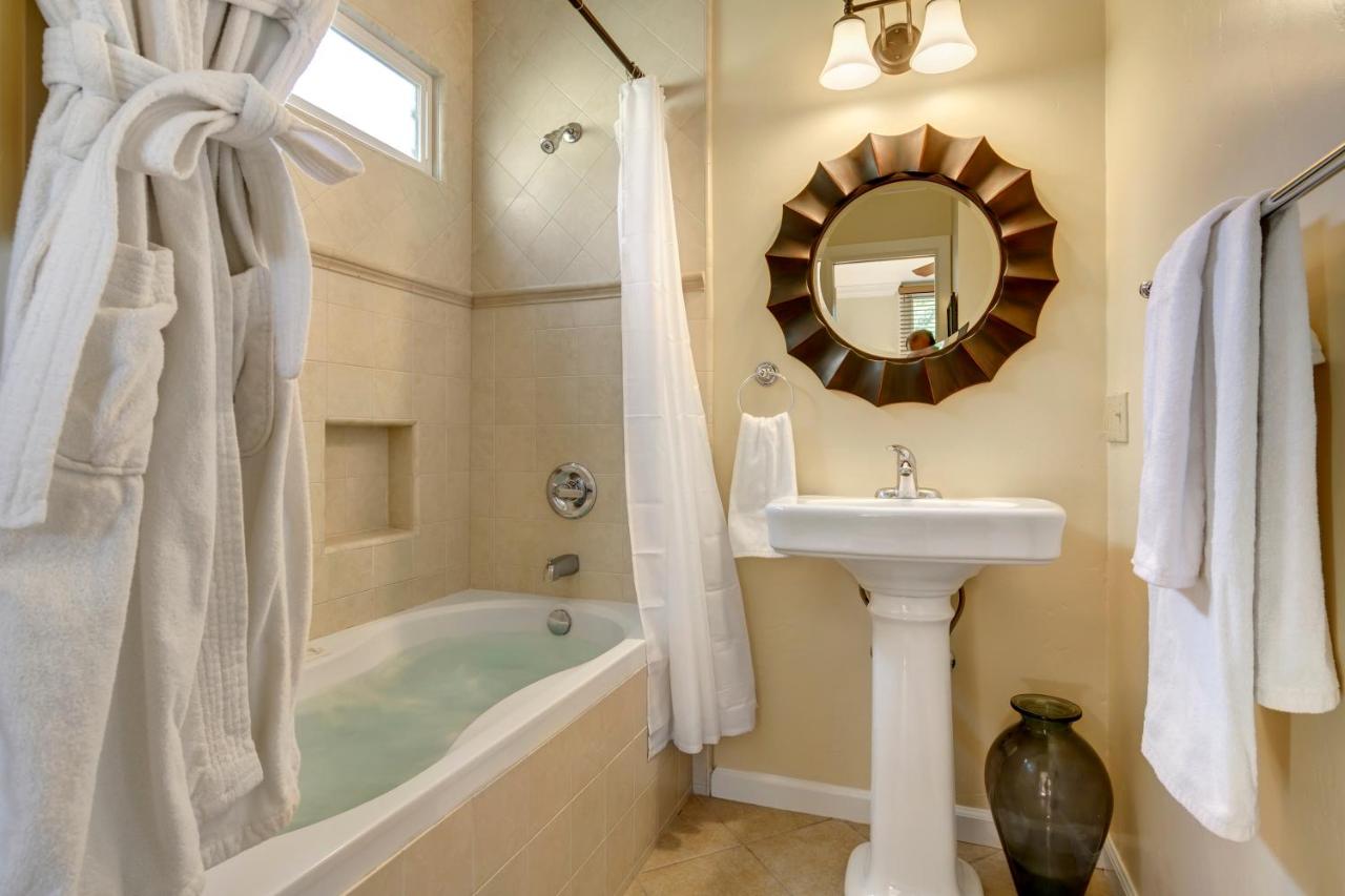 | Hillcrest House Bed & Breakfast