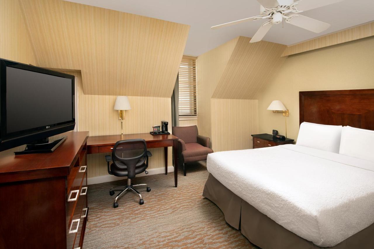 Queen Room at American Inn Of Bethesda