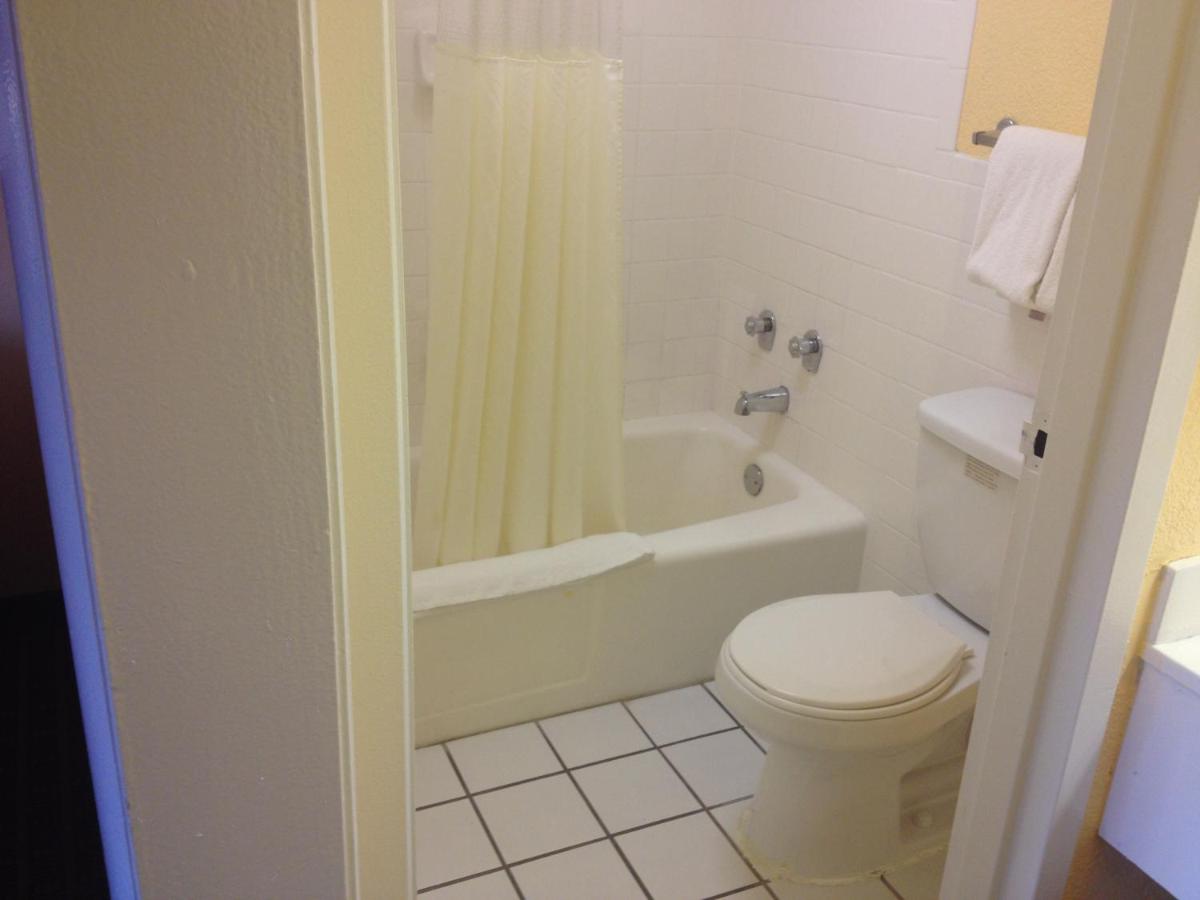 | Budget Inn Express Bristol
