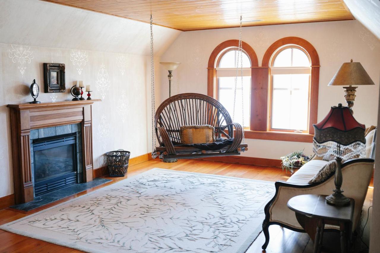  | Round Barn Farm B & B Event Center