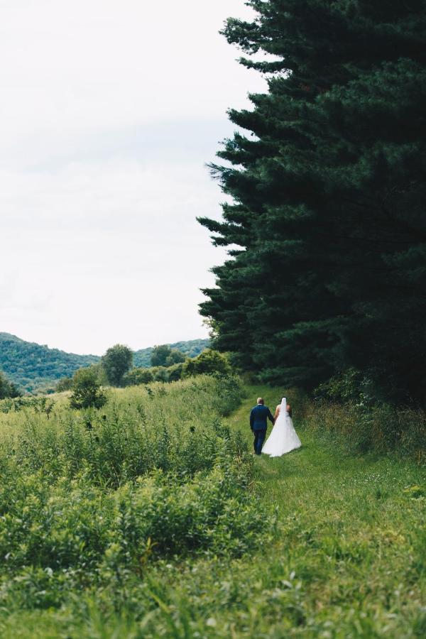  | Round Barn Farm B & B Event Center