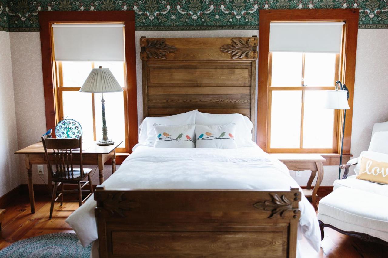  | Round Barn Farm B & B Event Center