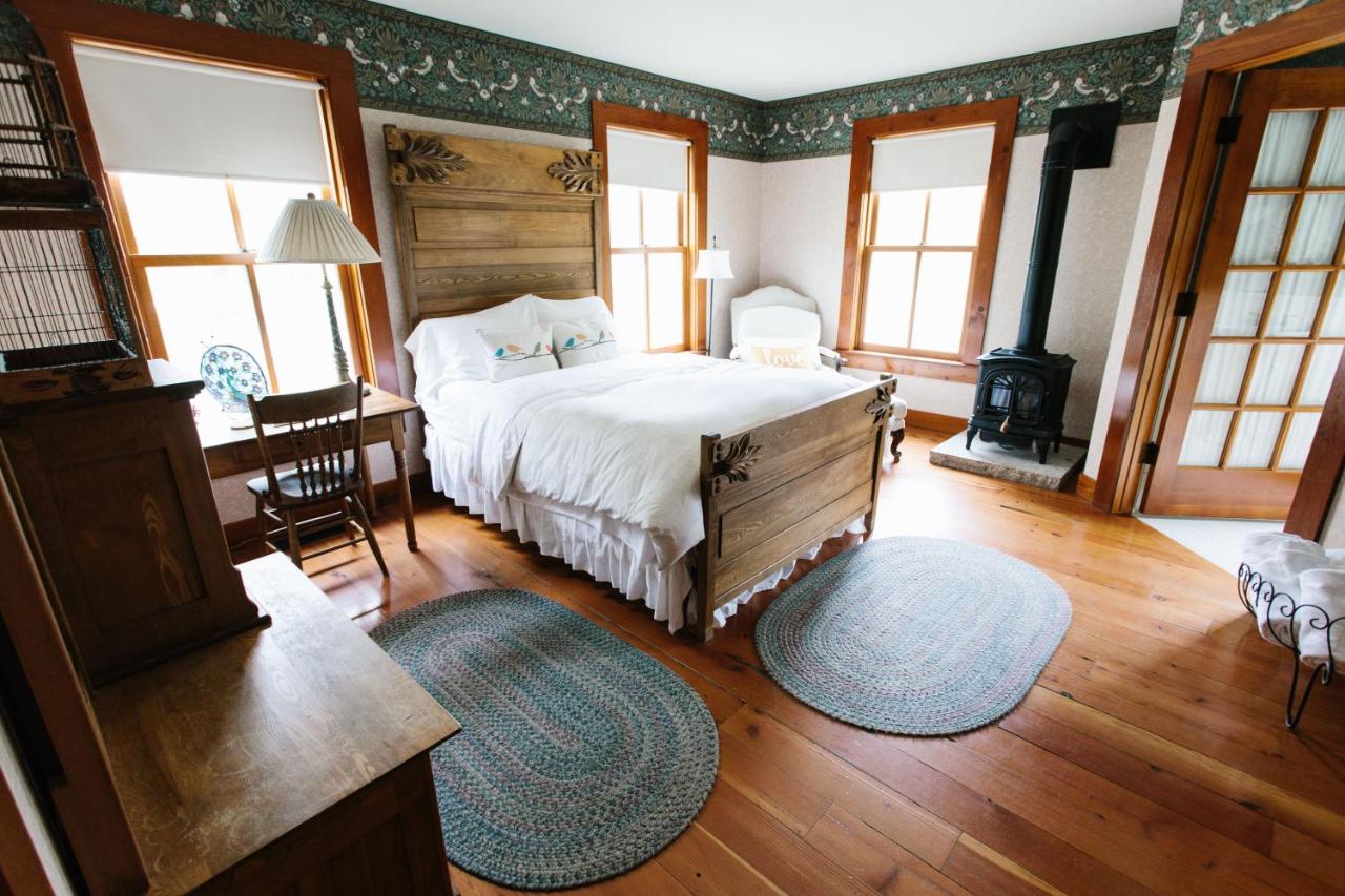  | Round Barn Farm B & B Event Center