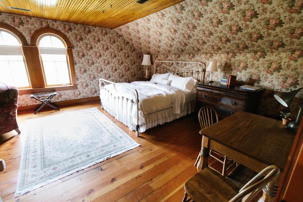  | Round Barn Farm B & B Event Center