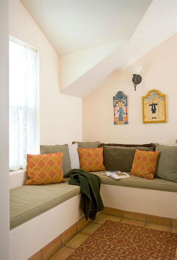| Four Kachinas B&B Inn