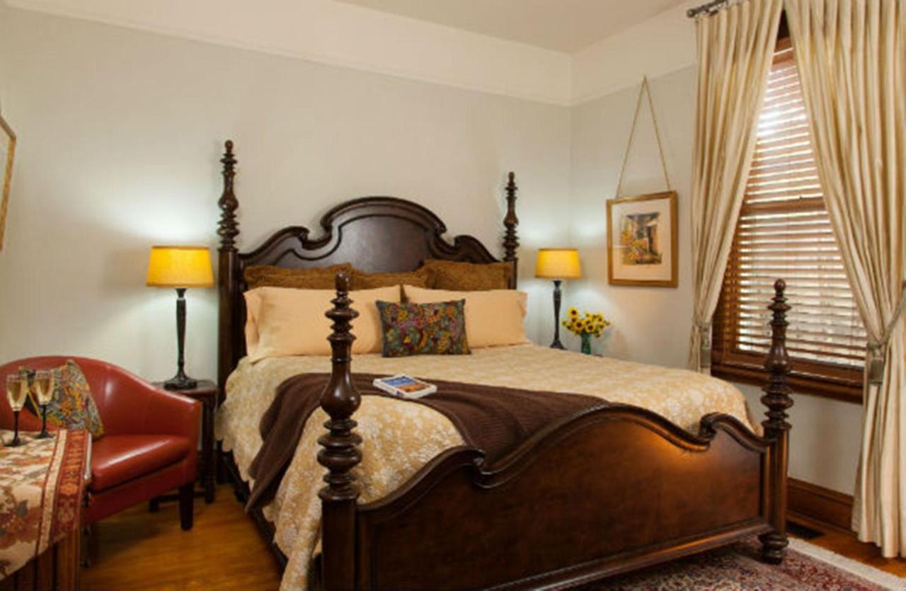| Four Kachinas B&B Inn