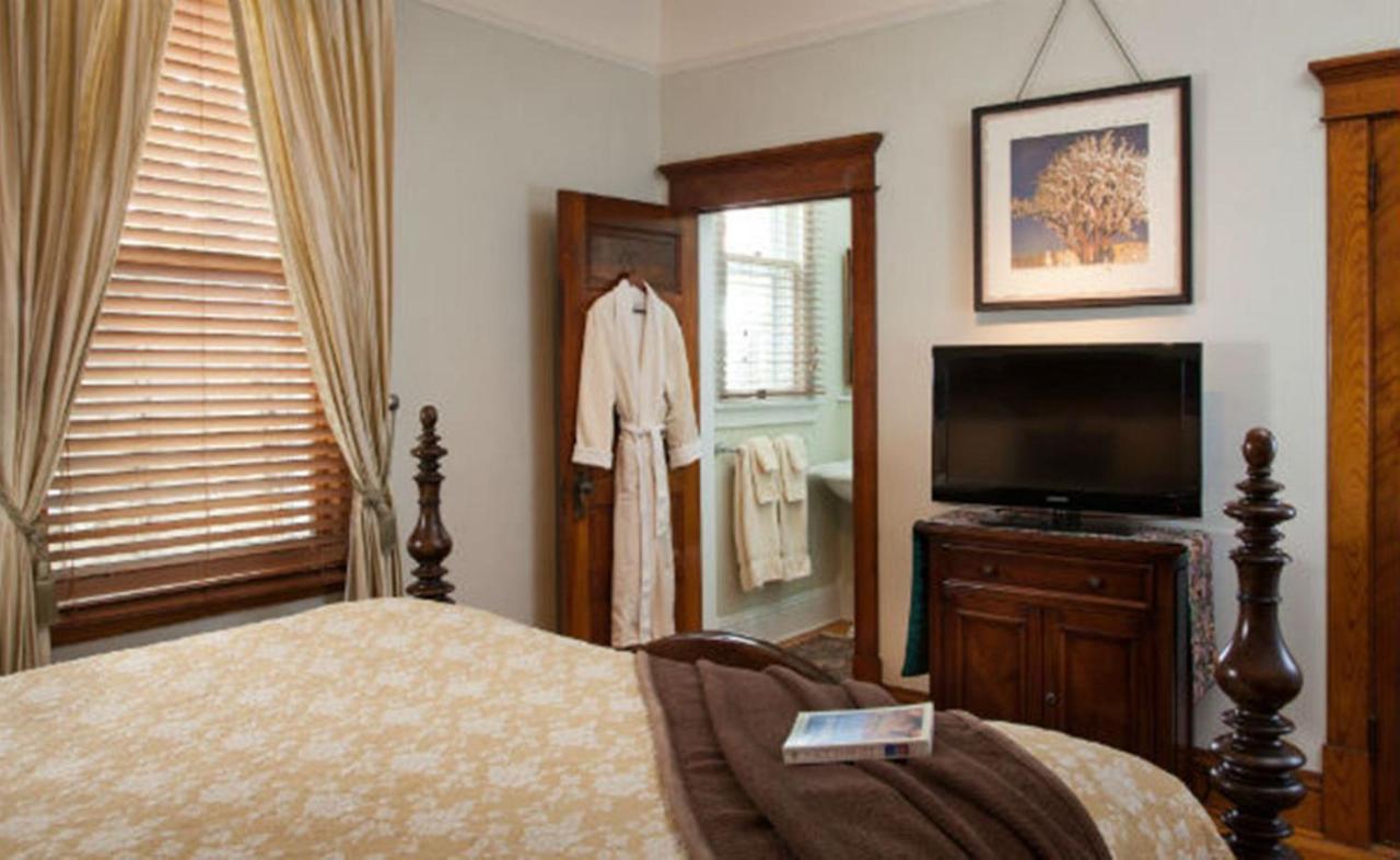 | Four Kachinas B&B Inn