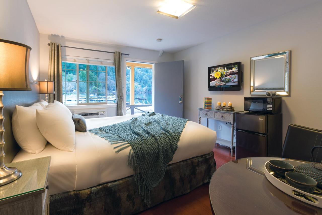 King Room with Lake View at The Lodge At Blue Lakes