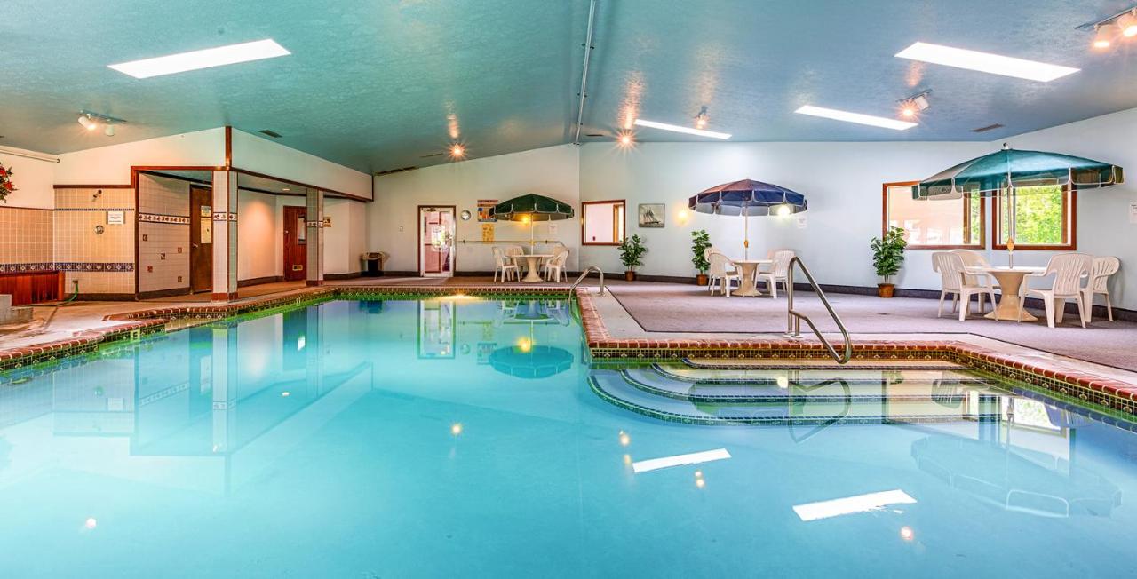 | Rhumb Line Resort