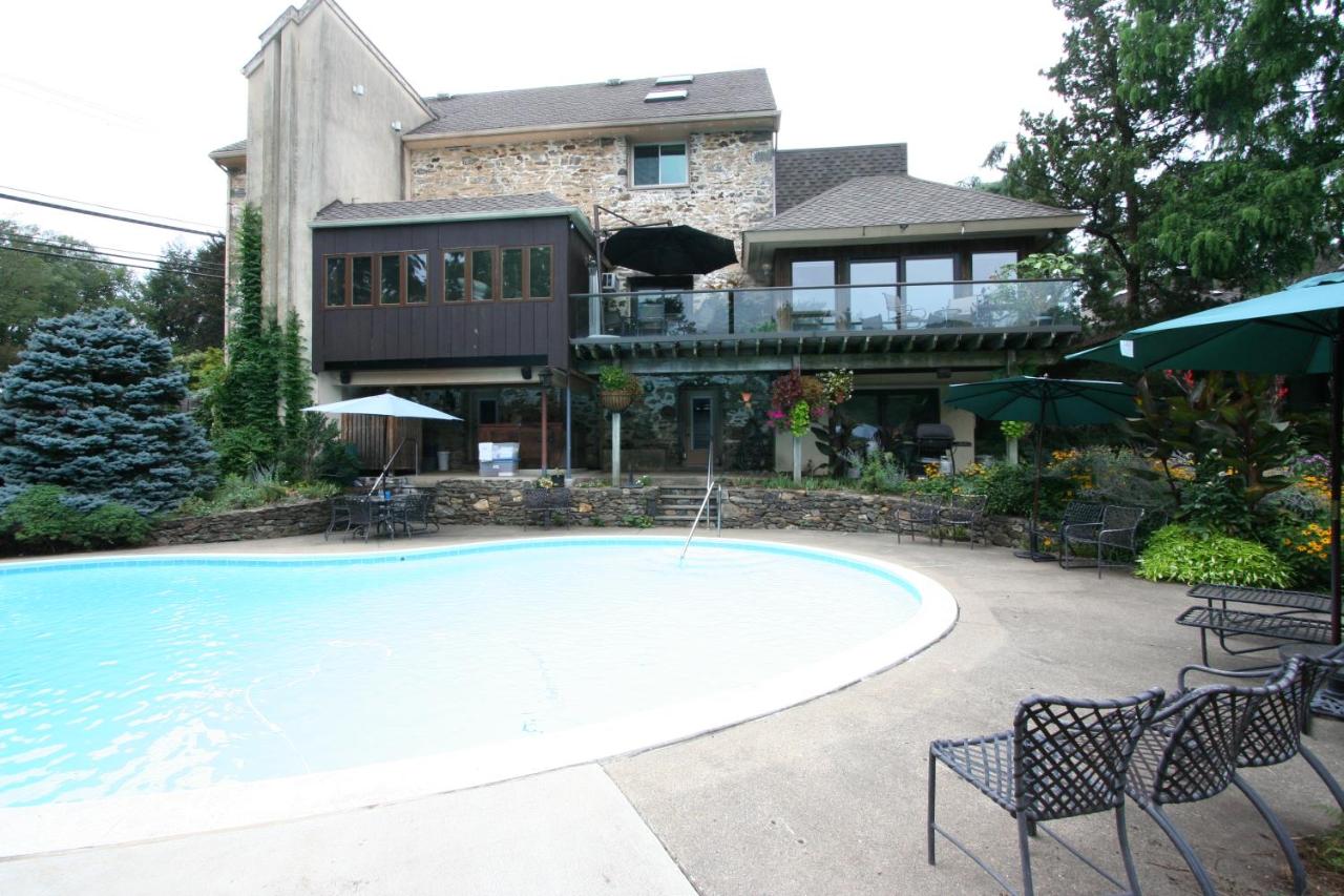 | Alpenhof Bed & Breakfast