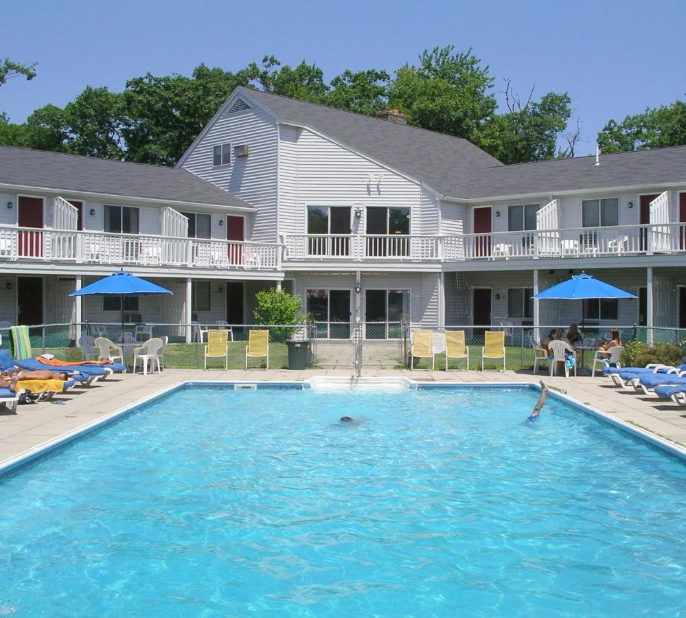 | Rhumb Line Resort