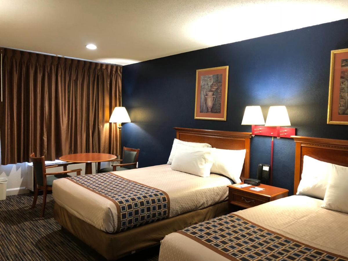 Double Room with Two Double Beds - Non-Smoking at Travelodge by Wyndham Williamsburg Colonial Area