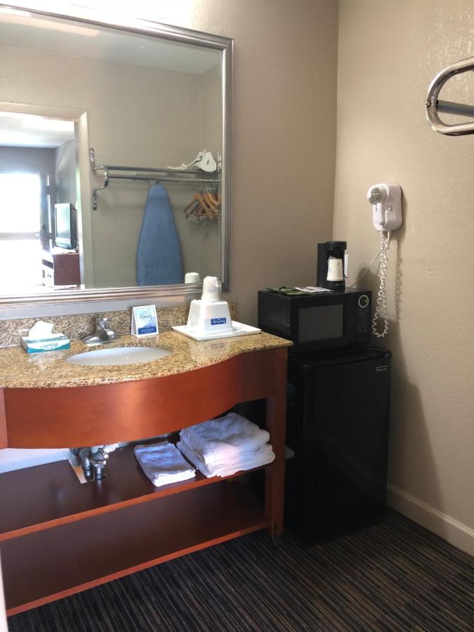 Double Room with Two Double Beds - Non-Smoking at Travelodge by Wyndham Williamsburg Colonial Area