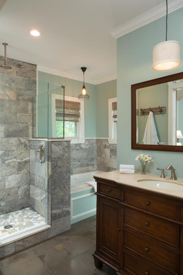 | Chanticleer Inn Bed & Breakfast