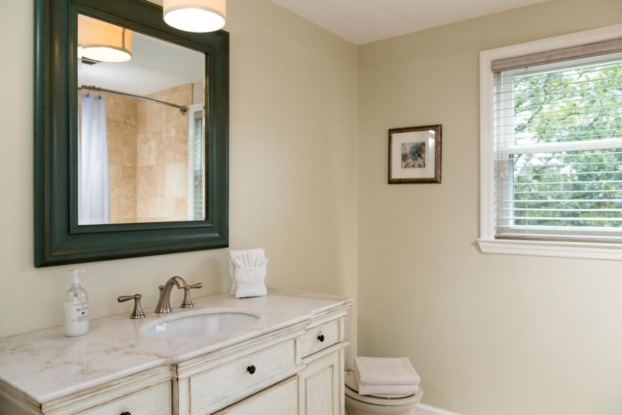 | Chanticleer Inn Bed & Breakfast