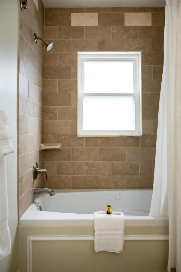 | Chanticleer Inn Bed & Breakfast