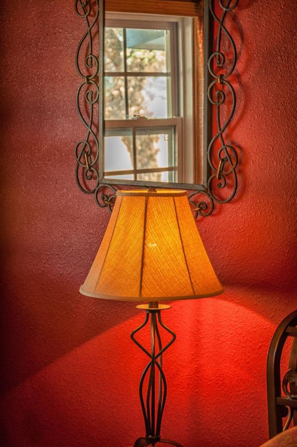 | Holiday Lodge on Canyon Lake