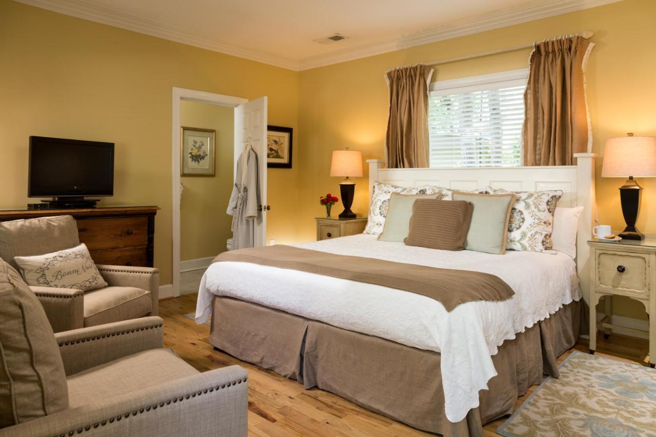 | Chanticleer Inn Bed & Breakfast