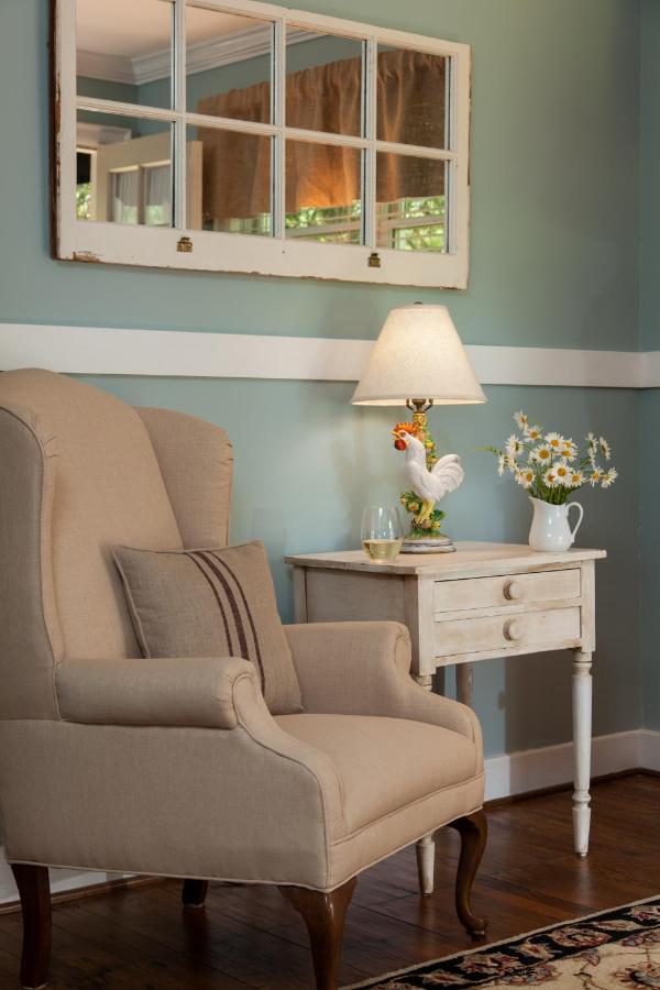 | Chanticleer Inn Bed & Breakfast