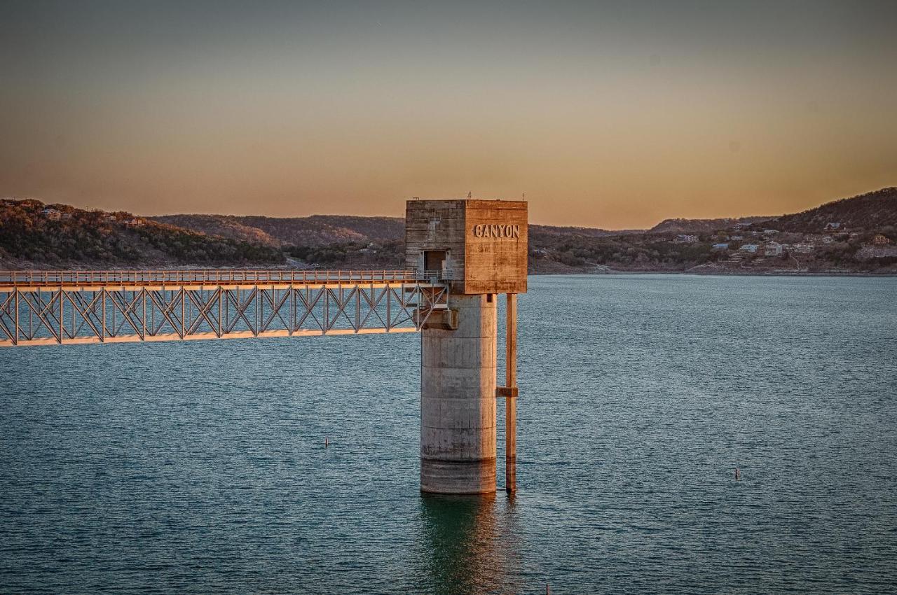 | Holiday Lodge on Canyon Lake