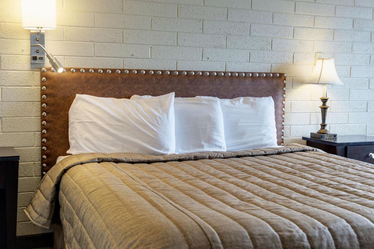 | El Rancho Hotel