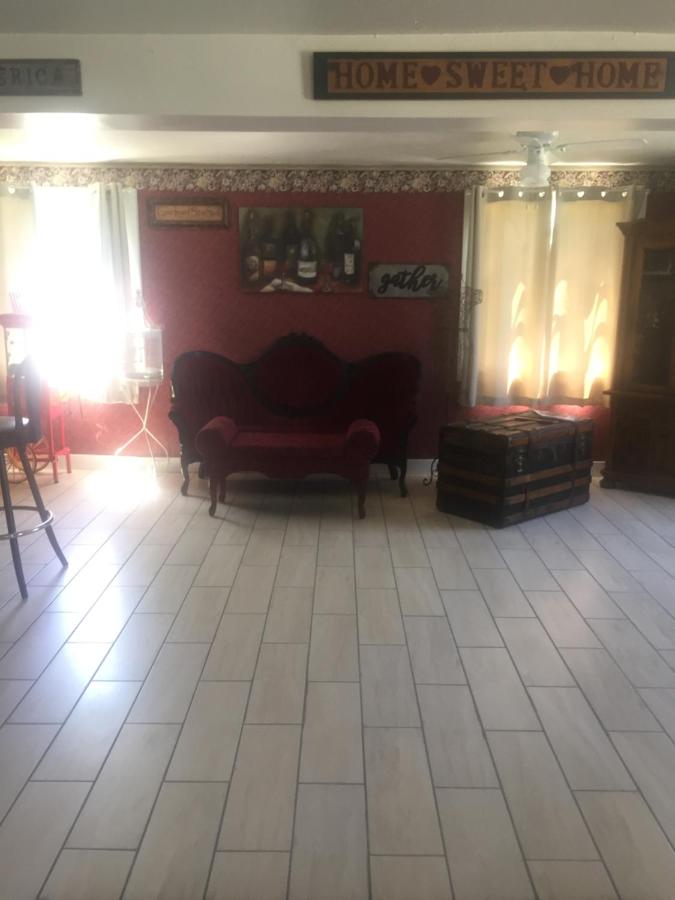 | Foster Lake Inn
