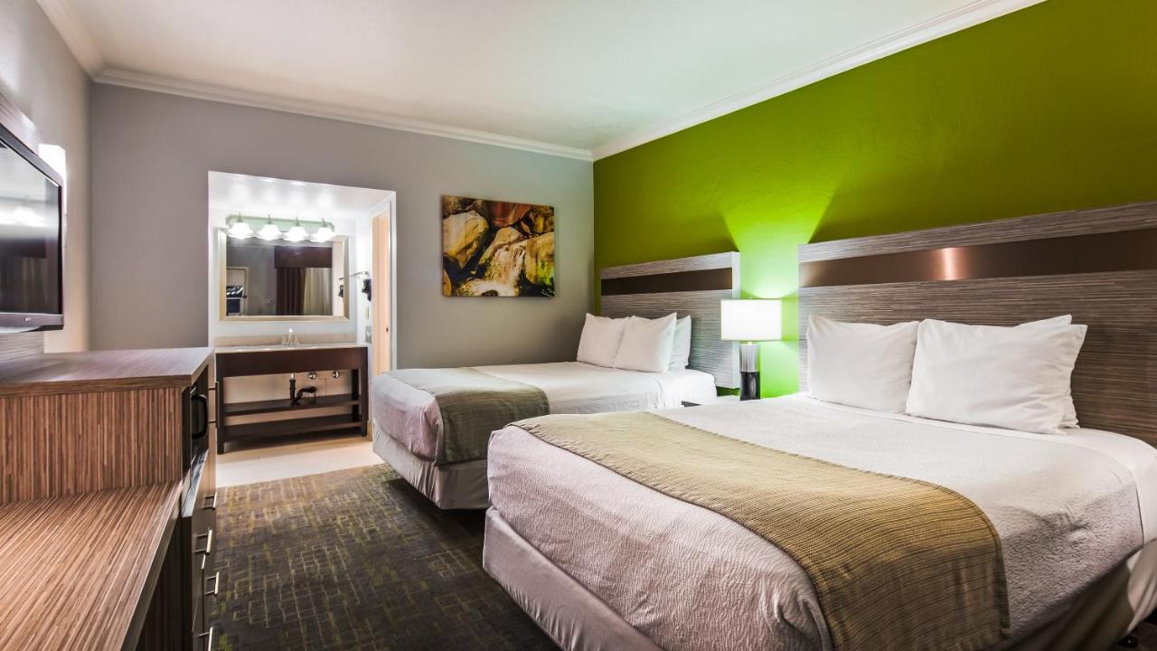  | Best Western InnSuites Phoenix Hotel & Suites