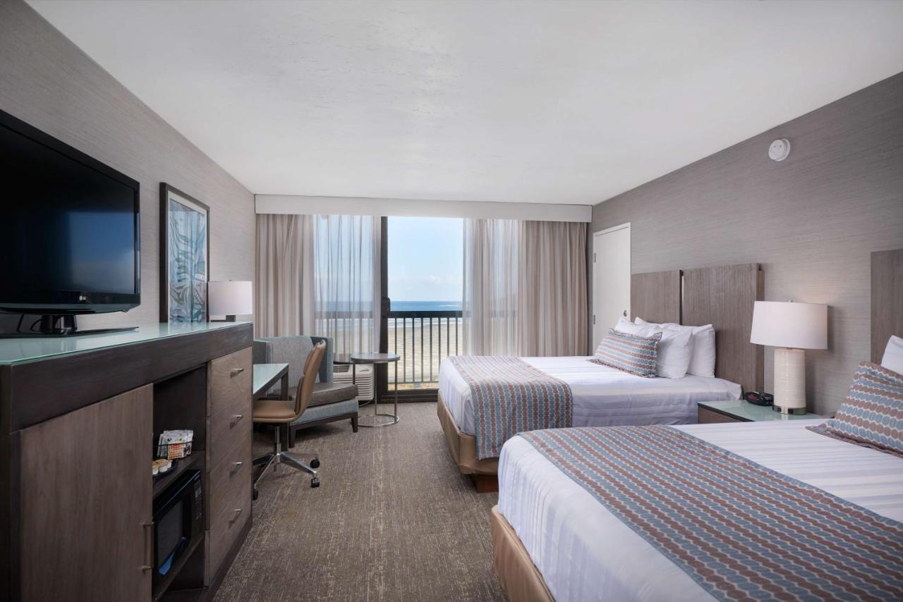 Queen Room with Two Queen Beds with Ocean View at Best Western Plus Agate Beach Inn