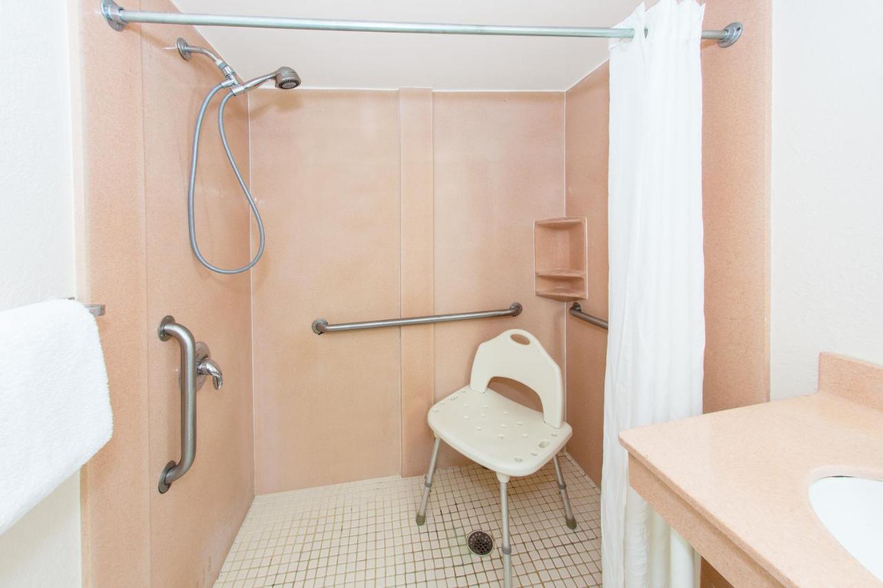 King Room - Mobility Access/Non-Smoking at Super 8 by Wyndham North Palm Beach