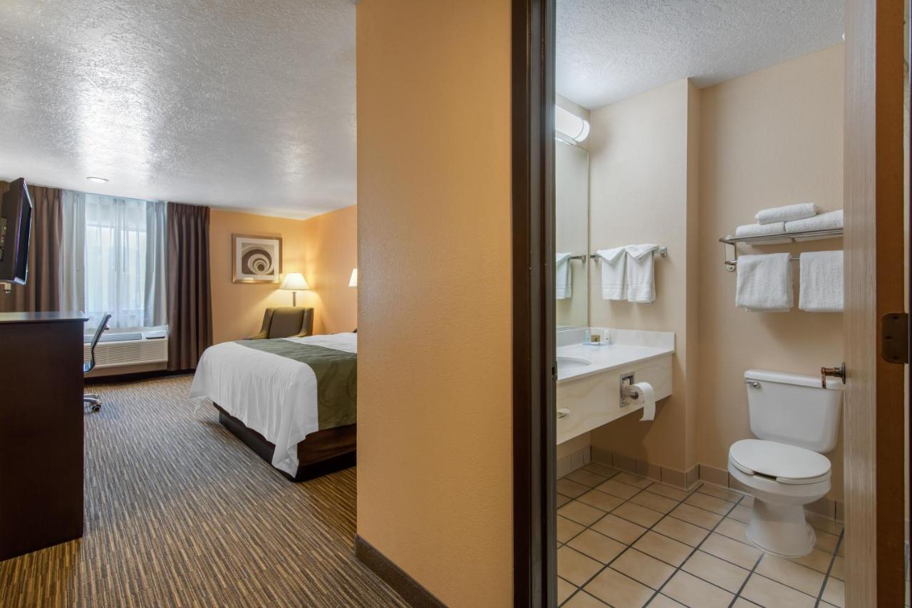 King Room - Disability Access/Non-Smoking at Quality Inn & Suites Albuquerque North near Balloon Fiesta Park