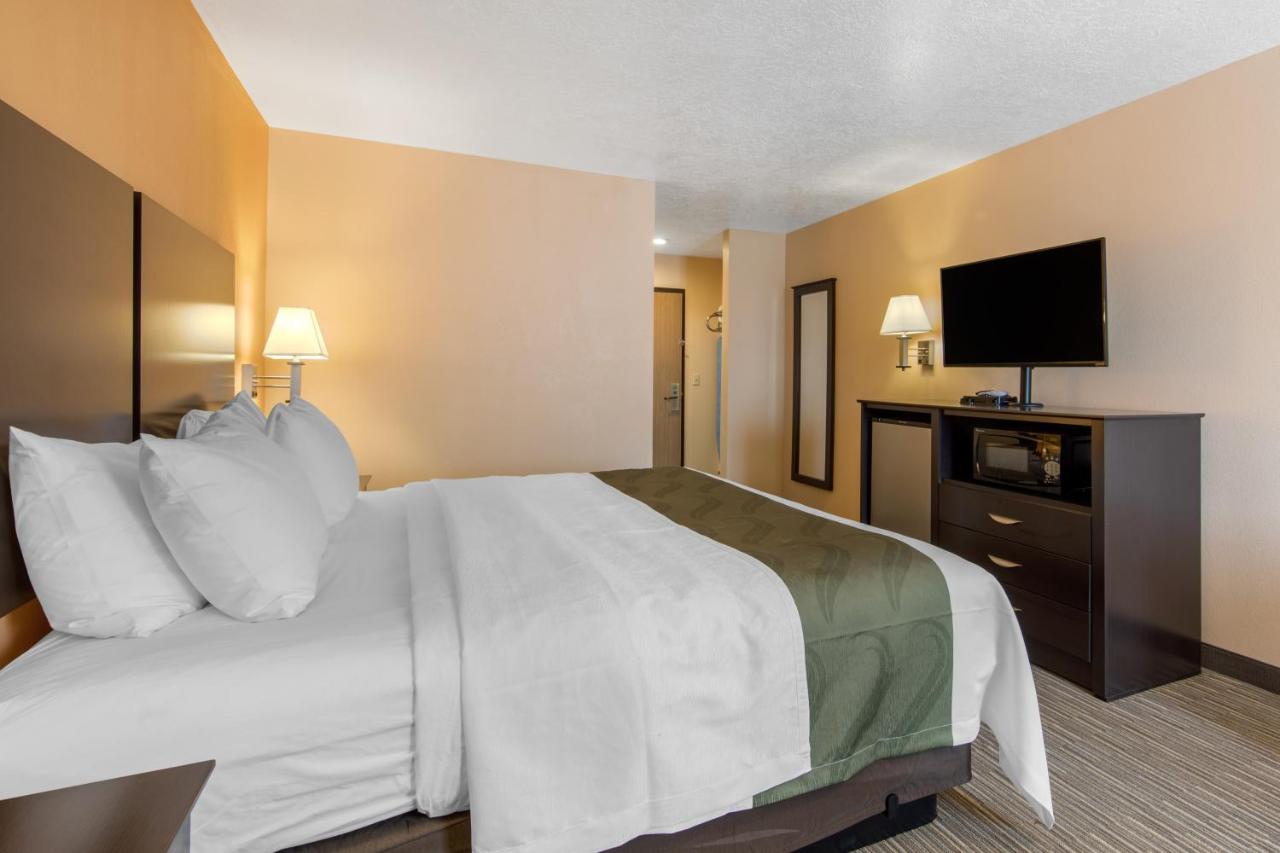 King Room - Disability Access/Non-Smoking at Quality Inn & Suites Albuquerque North near Balloon Fiesta Park